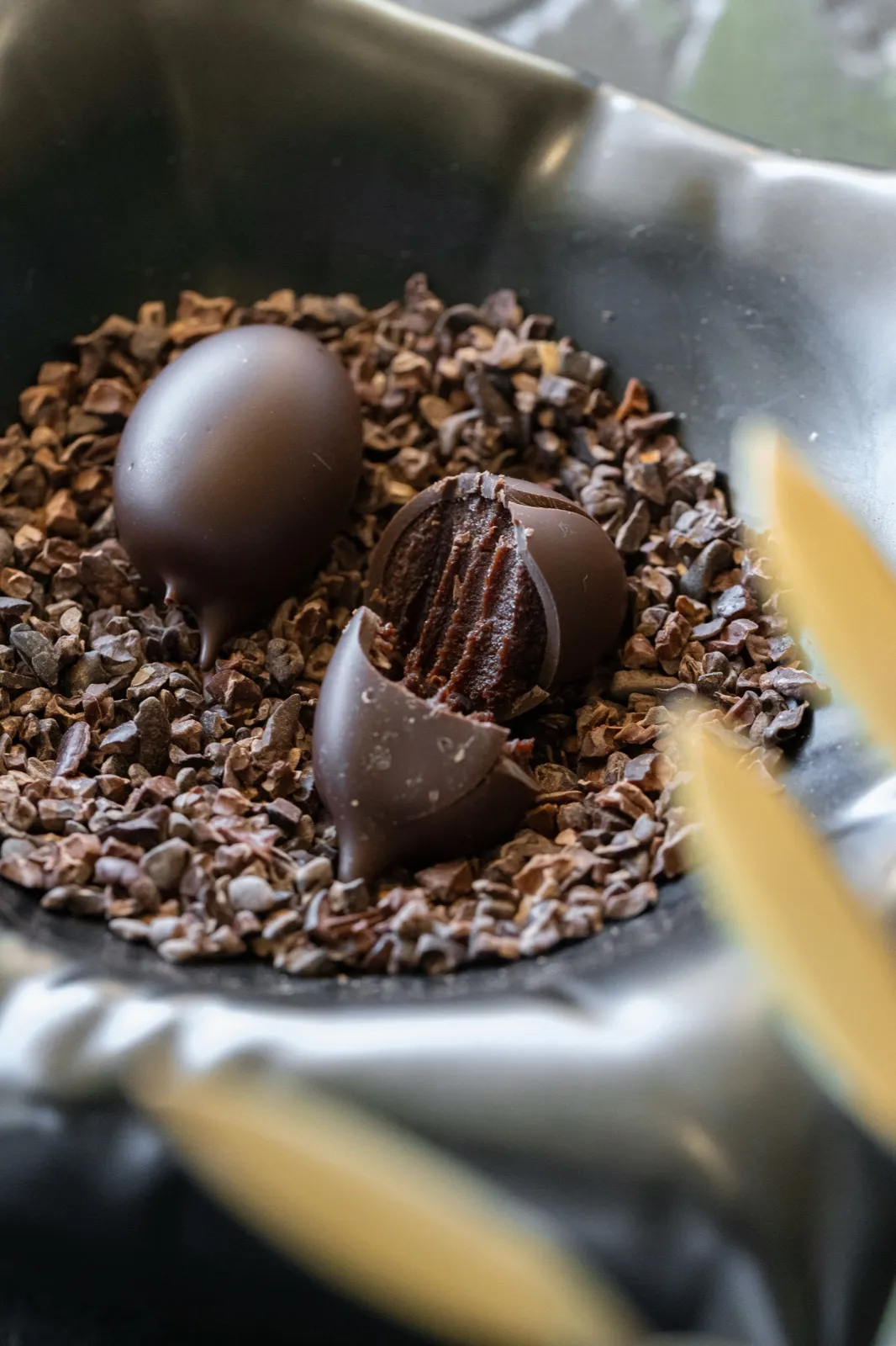 Dessert au chocolat, cacao concassé