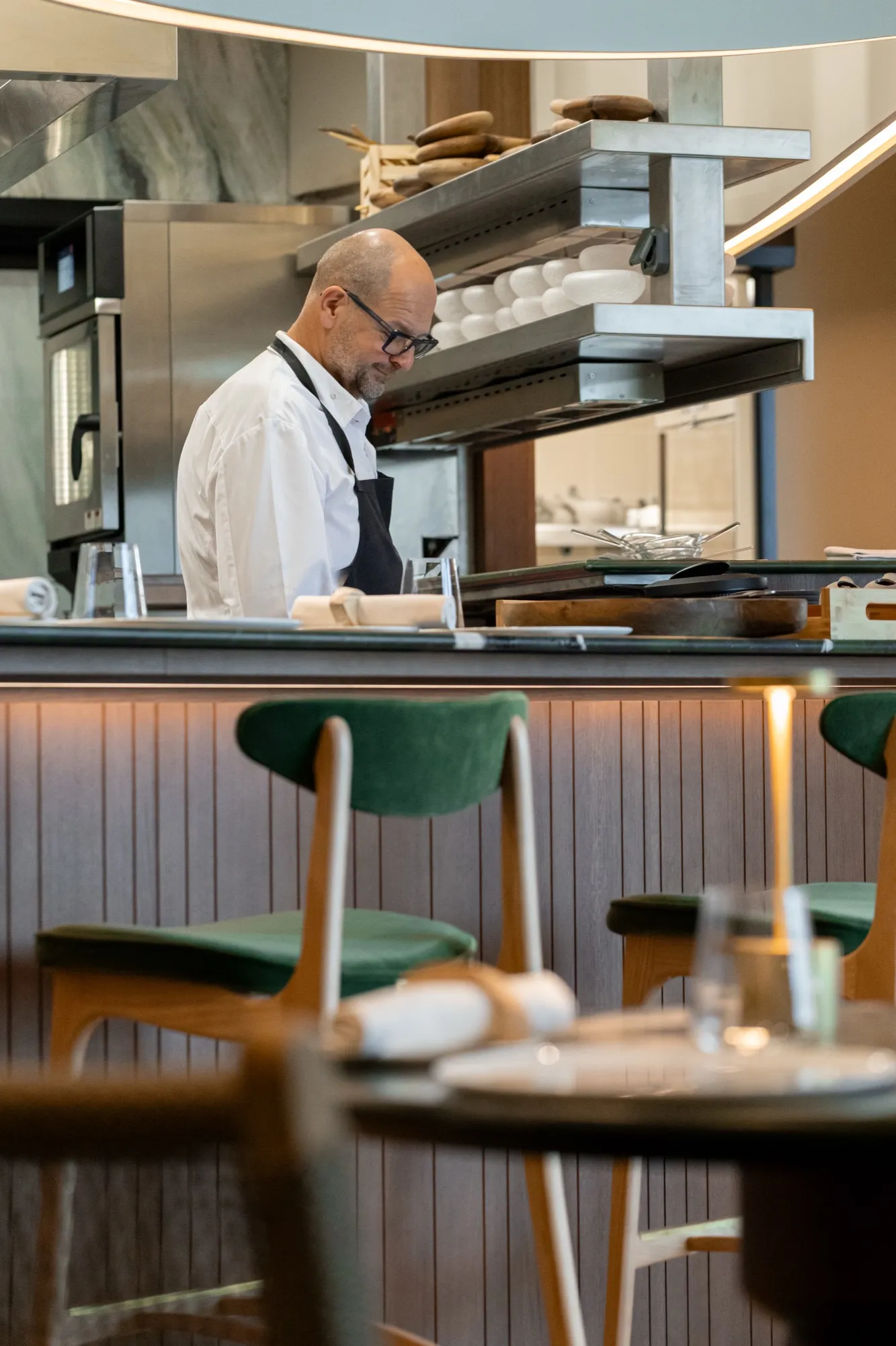 La cuisine ouverte sur la salle