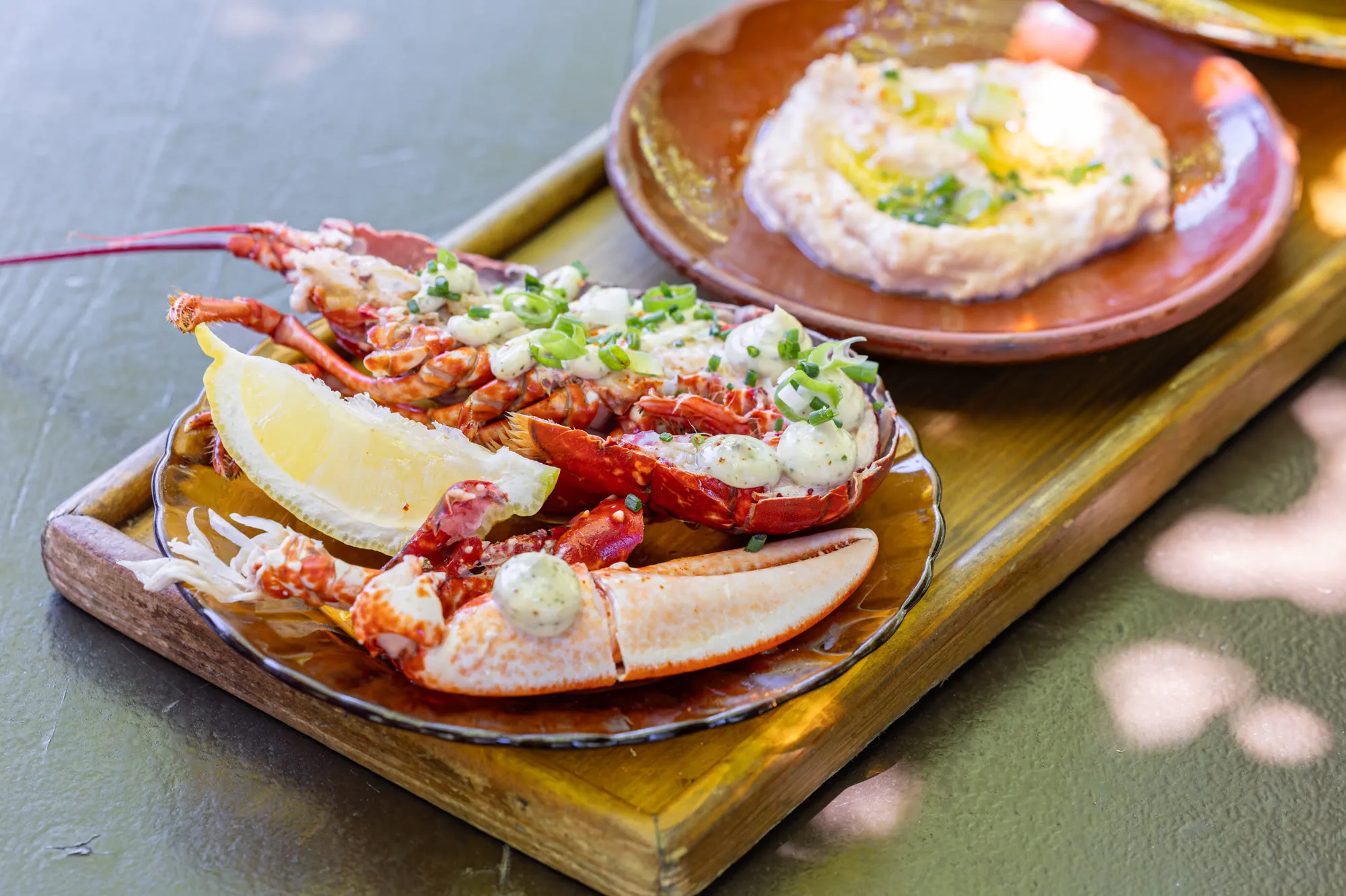 Langouste grillée sur planche et houmous, restaurant Edu