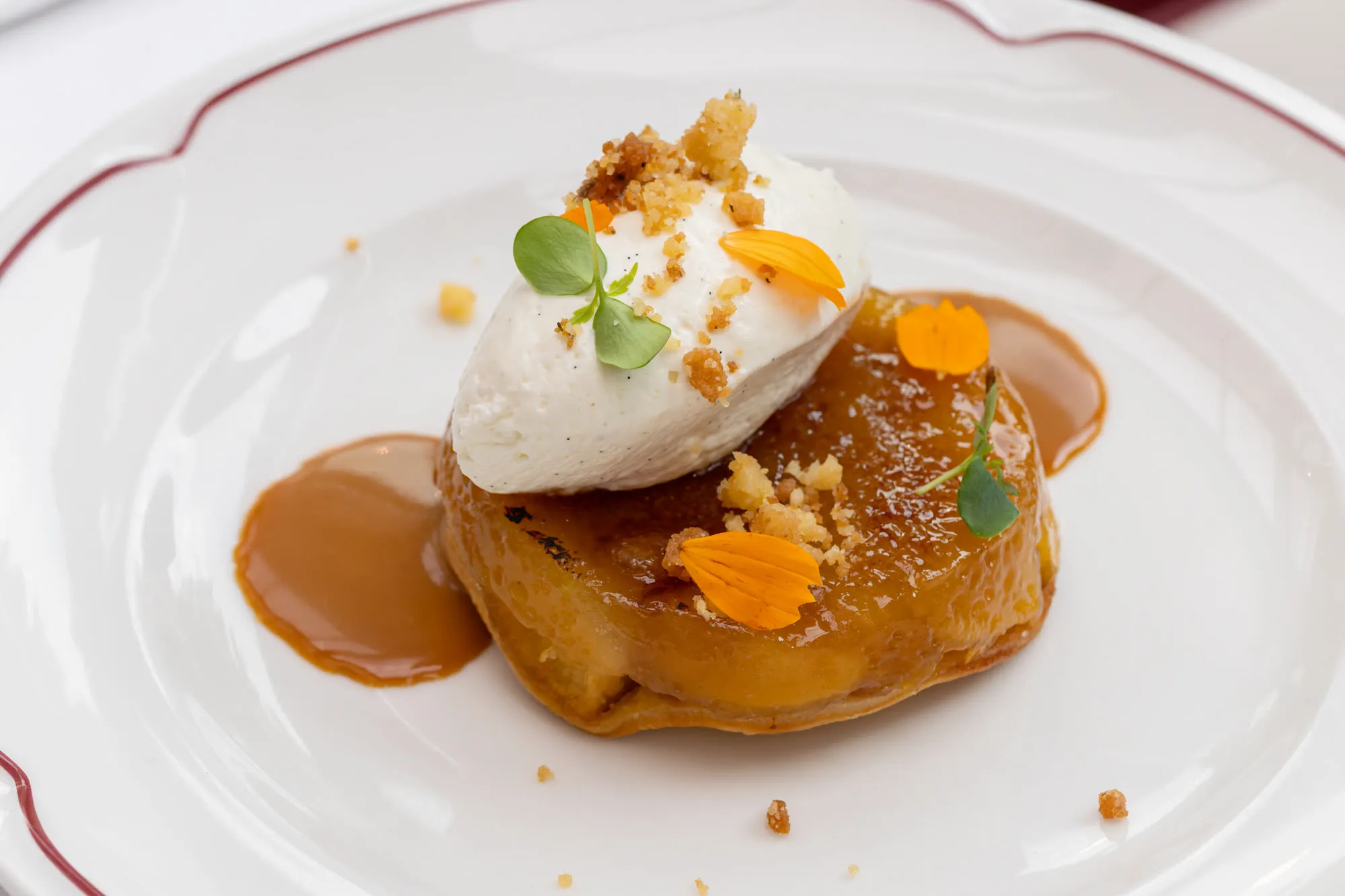 Dessert caramélisé, crème et sauce caramel, Léopold