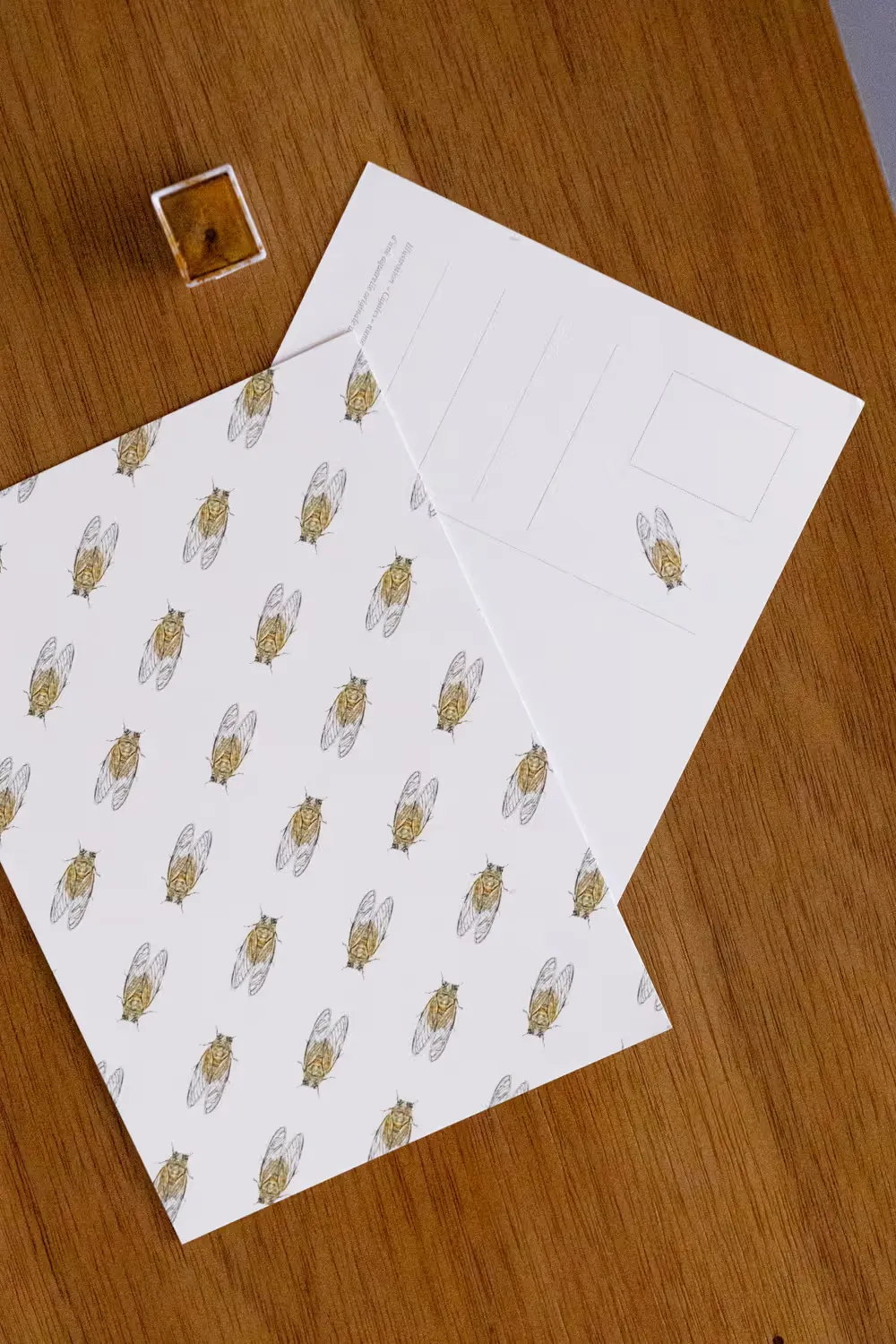 Carte postale à motif répété